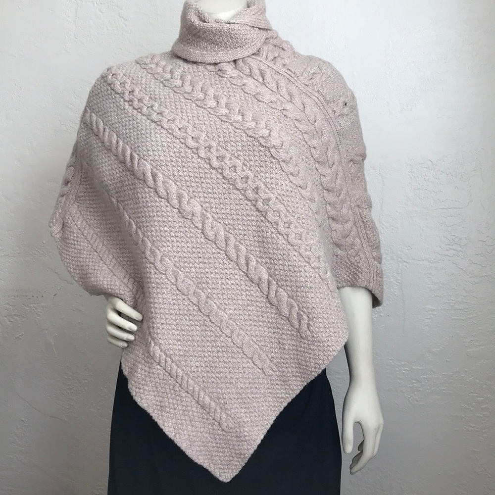 Inis Crafts Ireland 100%  Merino wool poncho